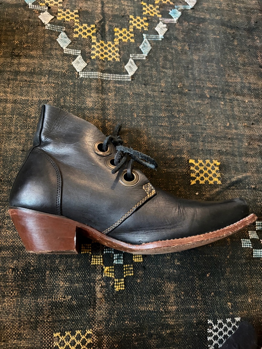 🔮Pre-loved John Fluevog Black Leather Simon lace-up ankle boots size 9 - Picture 7 of 15